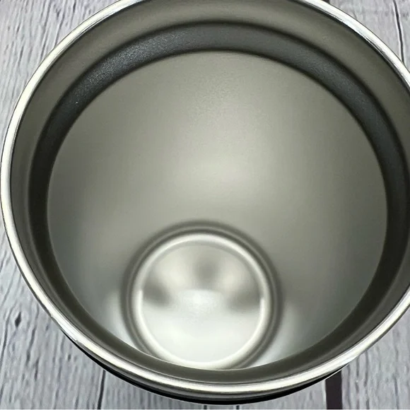 YETI Rambler 20 oz Tumbler-NAVY- NEW - Picture 8 of 11